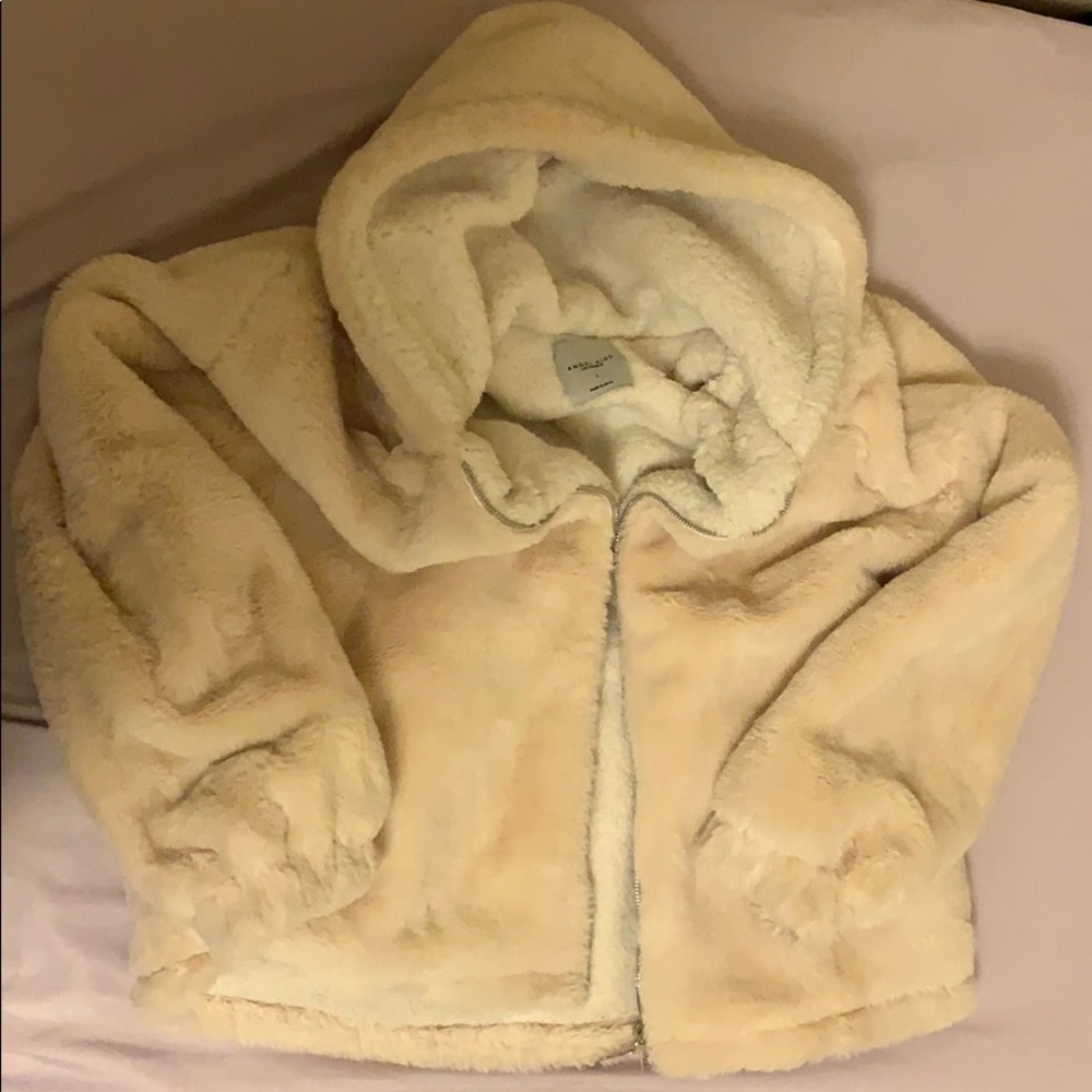 furry jacket for sell!!😍😍